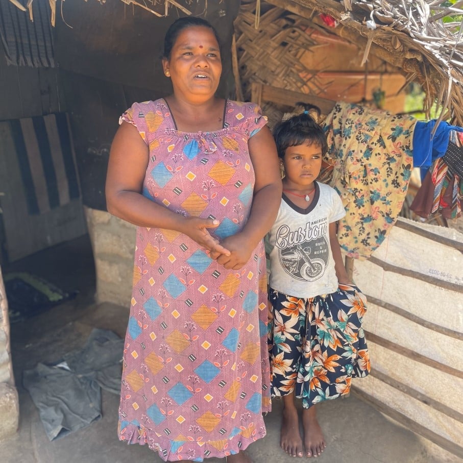 12-Thilaksan-Vinothiny02